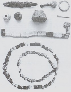 A Nemzeti Múzeum anyaga, Felsőpakonyon előkerült leletekből.